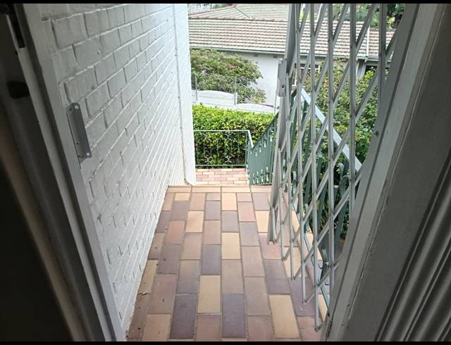 2 BEDROOM MAISONETTE TO LET IN ESSENWOOD